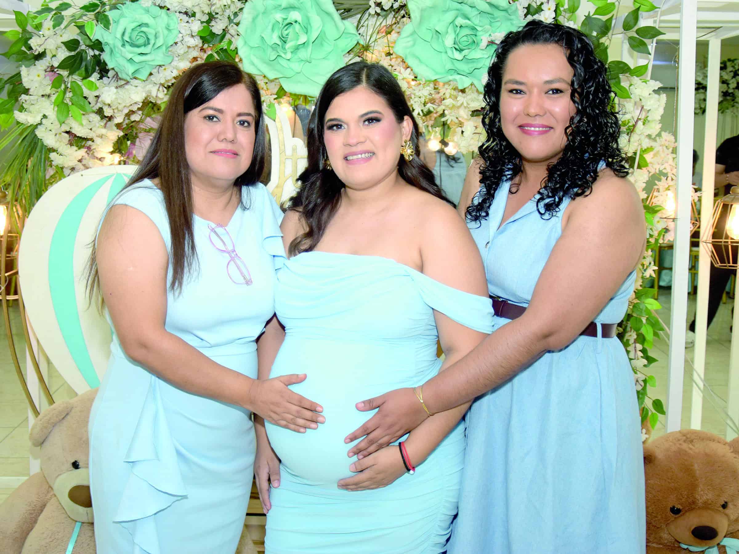 San Juanita Luna celebra su baby shower en Coahuila