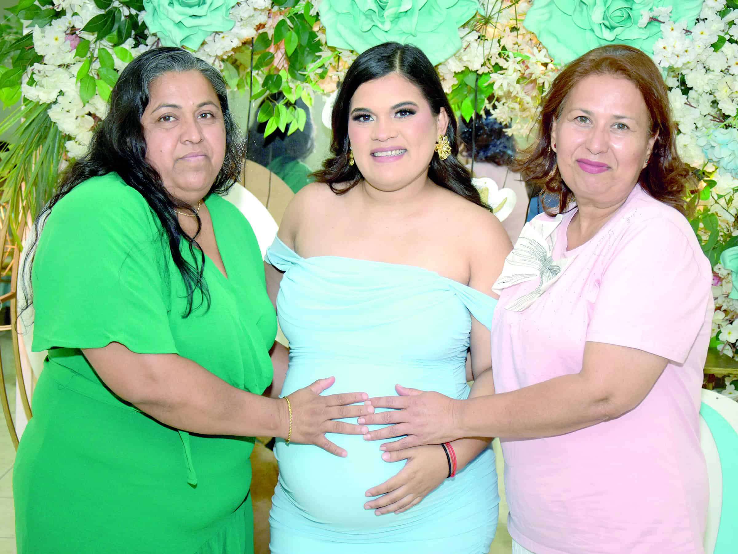 San Juanita Luna celebra su baby shower en Coahuila