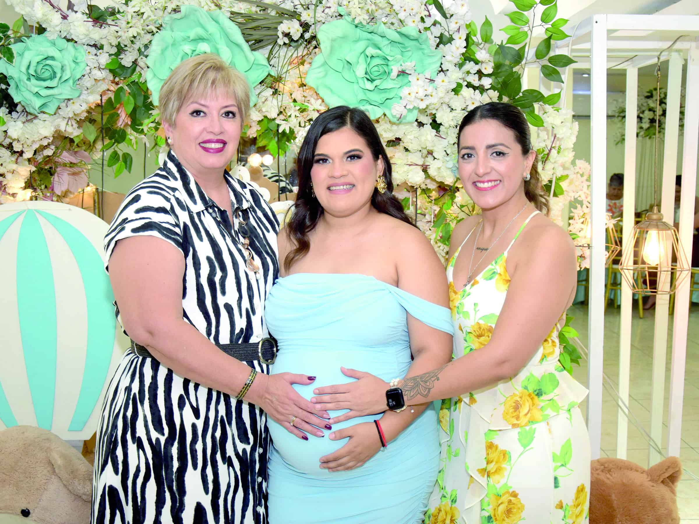 San Juanita Luna celebra su baby shower en Coahuila