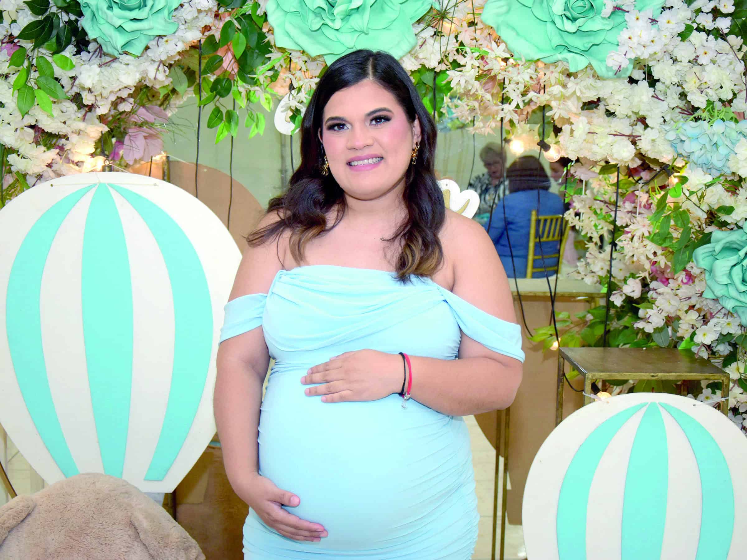 San Juanita Luna celebra su baby shower en Coahuila