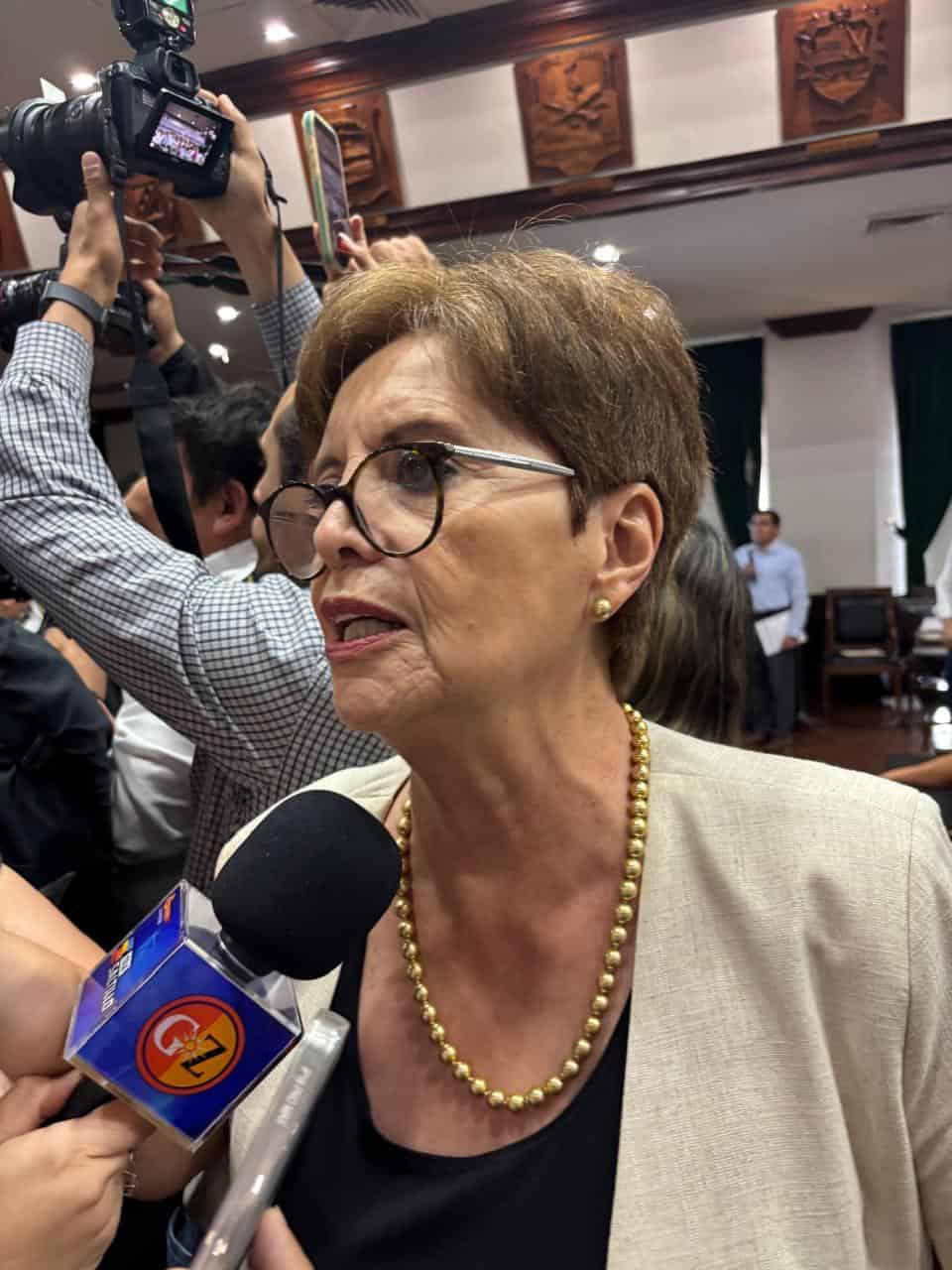 Mar&iacute;a Ruiz informa sobre seguridad en escuelas tras tragedia en Monclova