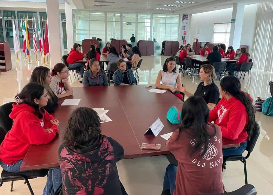 Universidad Polit&eacute;cnica de Ramos Arizpe realiza conferencias para estudiantes