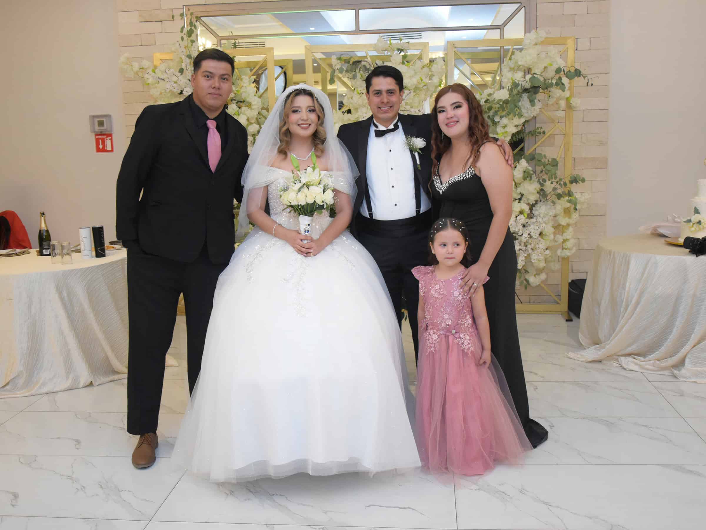 Nancy Contreras y Carlos Soto celebran su matrimonio en ceremonia elegante