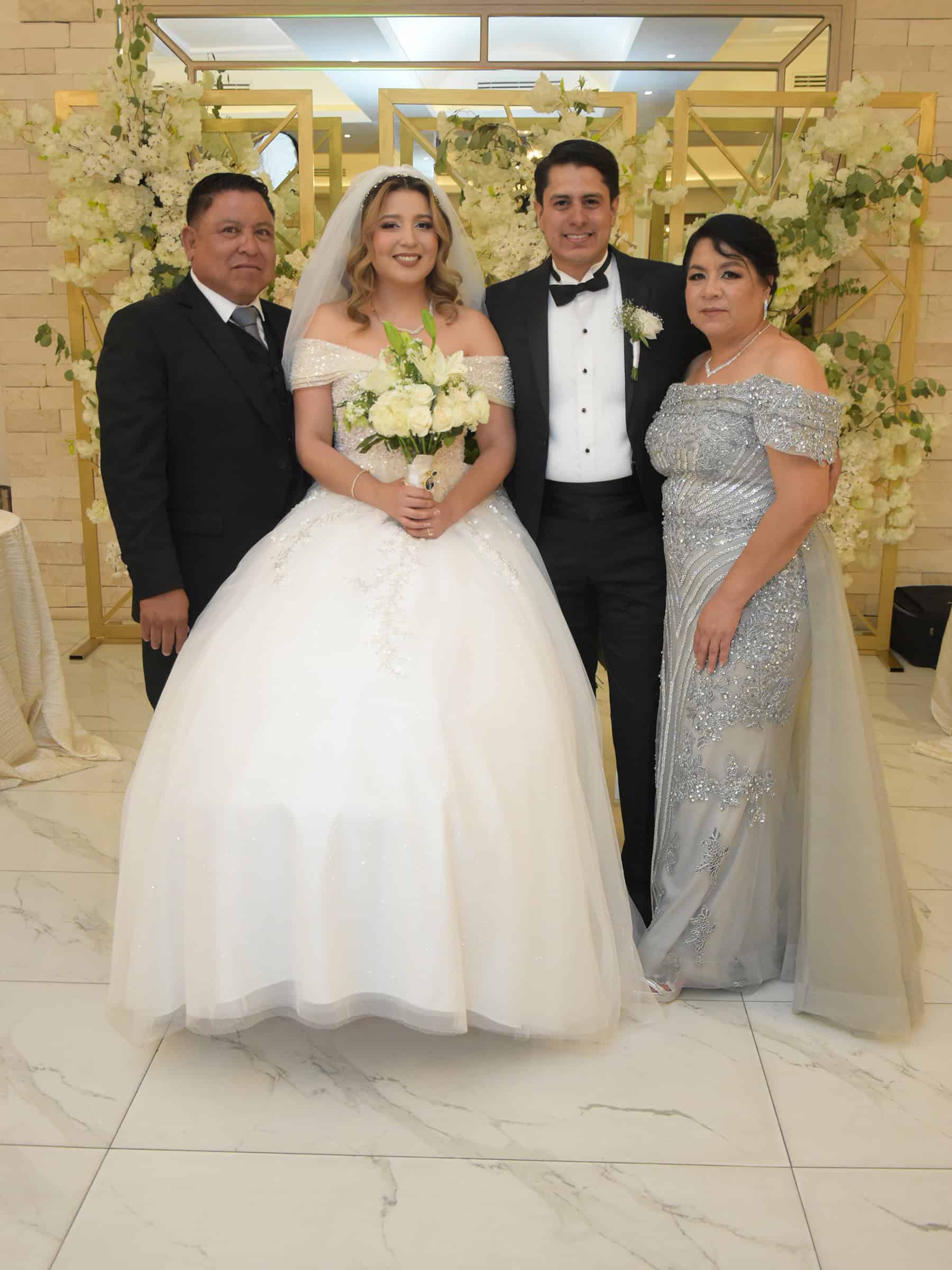Nancy Contreras y Carlos Soto celebran su matrimonio en ceremonia elegante