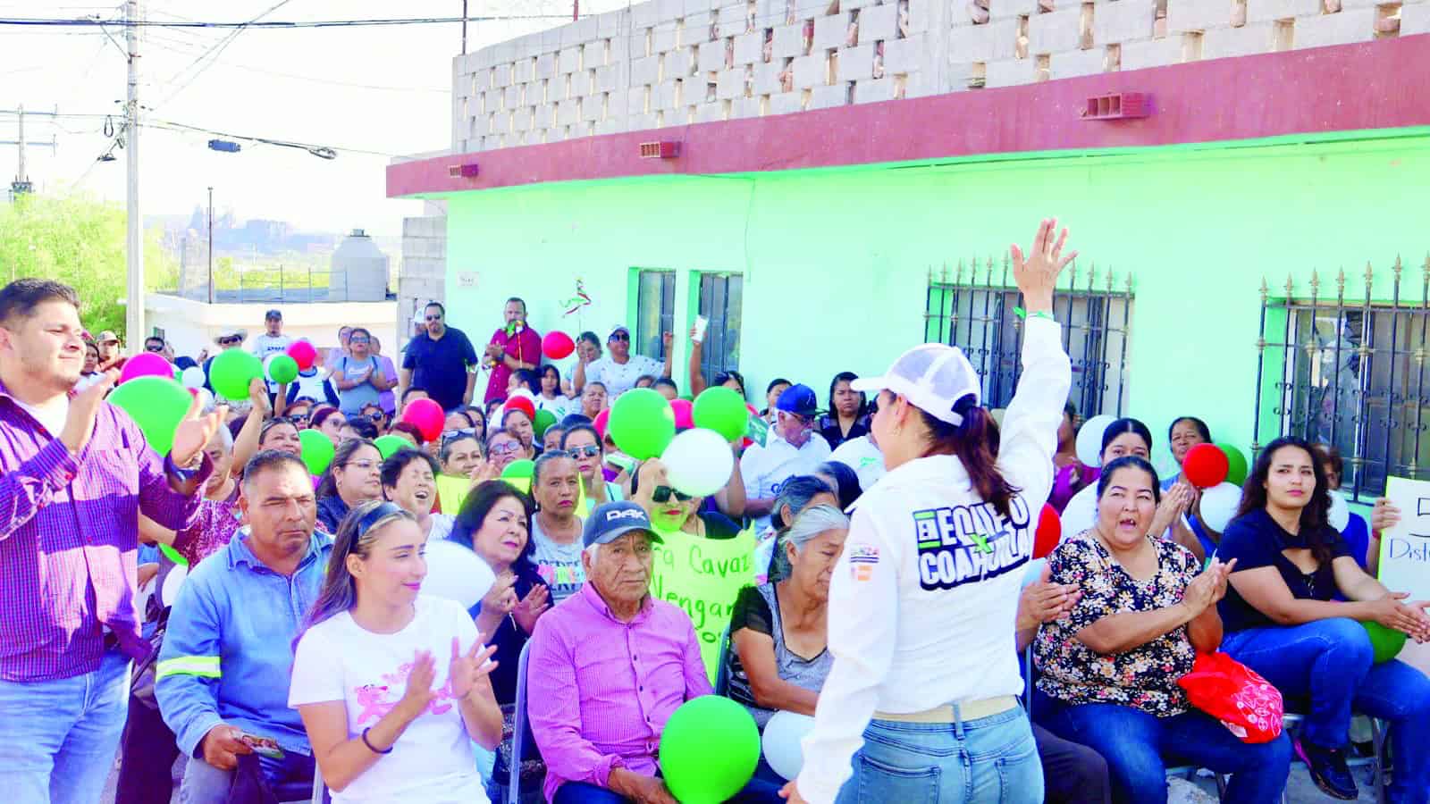 Esra Cavazos recorre Monclova en la recta final de su campa&ntilde;a