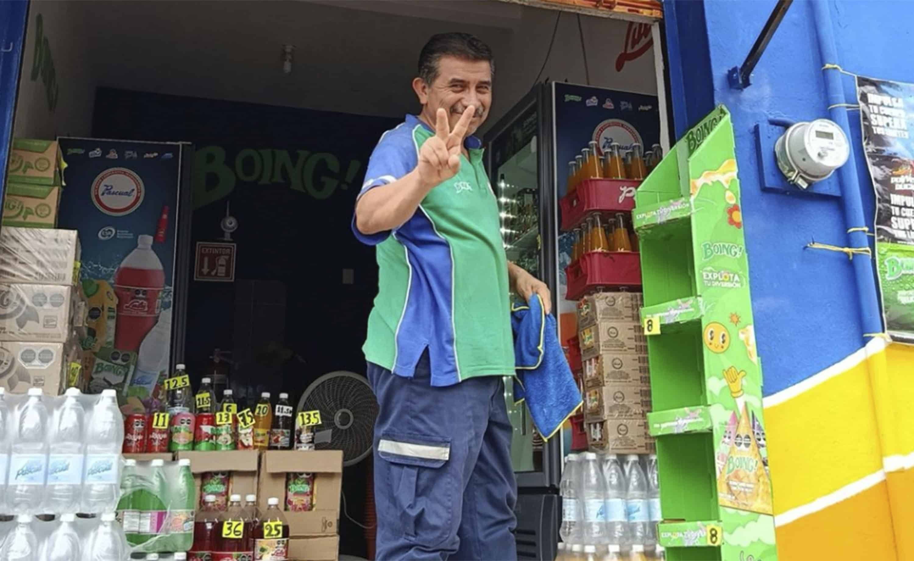 Poeta de d&iacute;a, repartidor de Boing tambi&eacute;n: veracruzano conquista certamen internacional y busca llegar a Italia