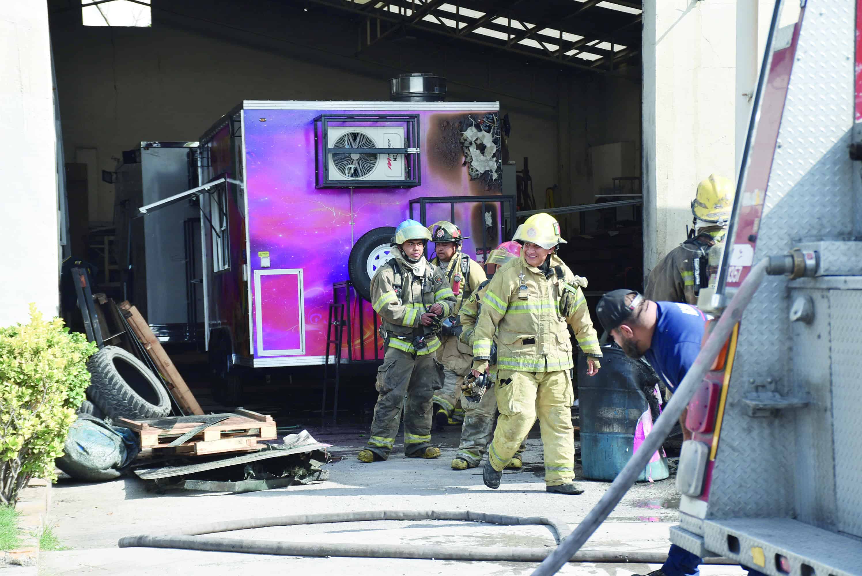 Incendio consume nave industrial en Monclova: sin lesionados