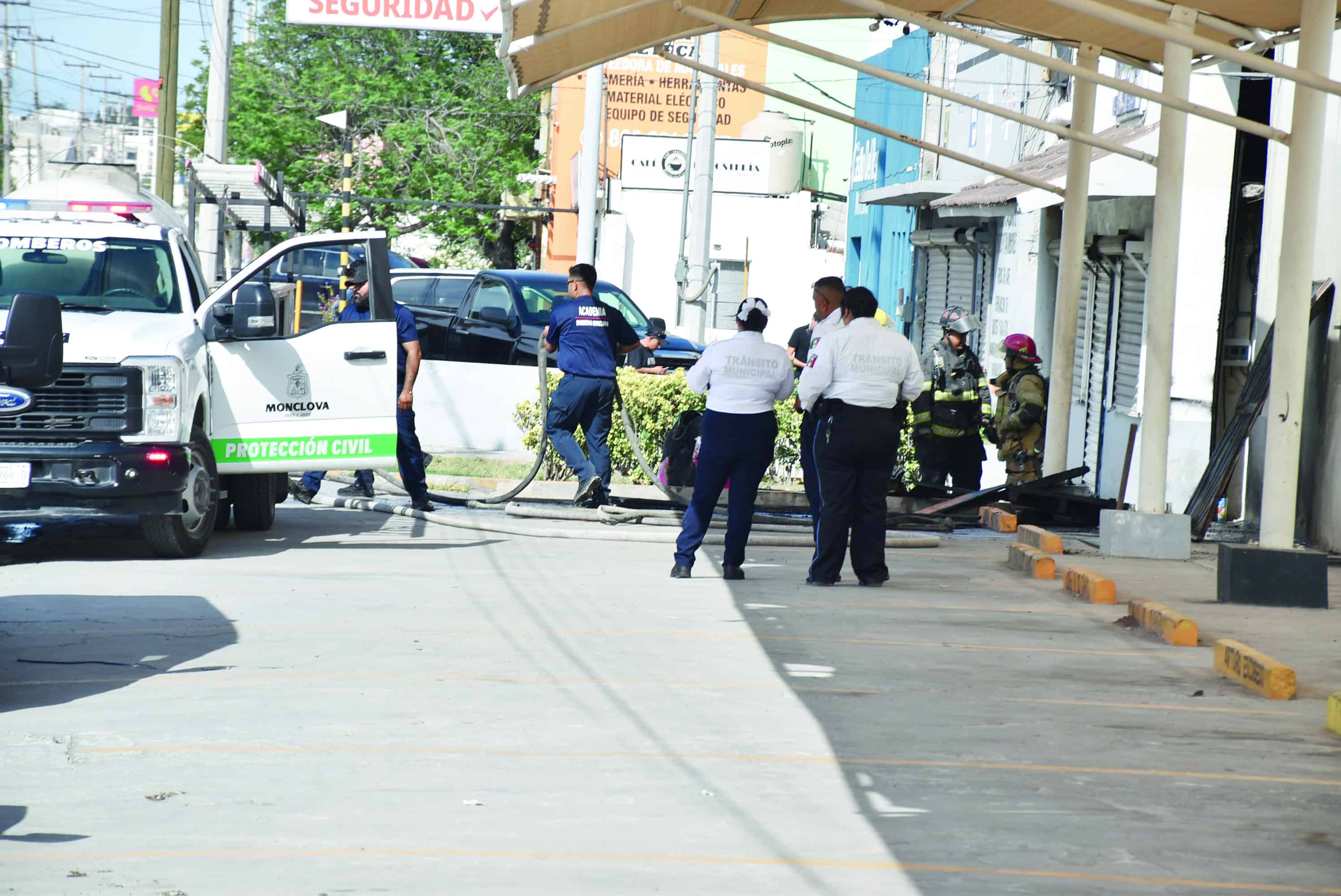 Incendio consume nave industrial en Monclova: sin lesionados