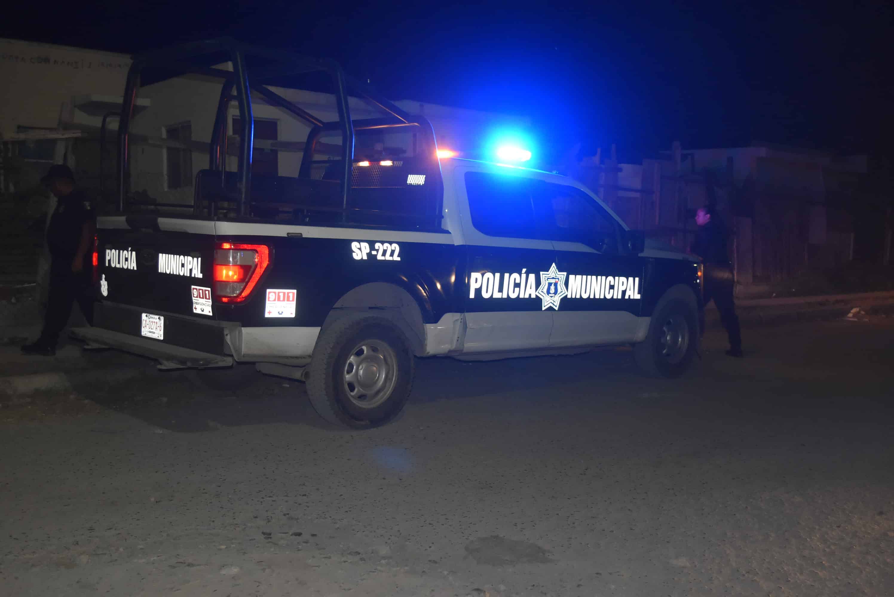 Monclova: perro en riesgo tras ser dejado en camioneta