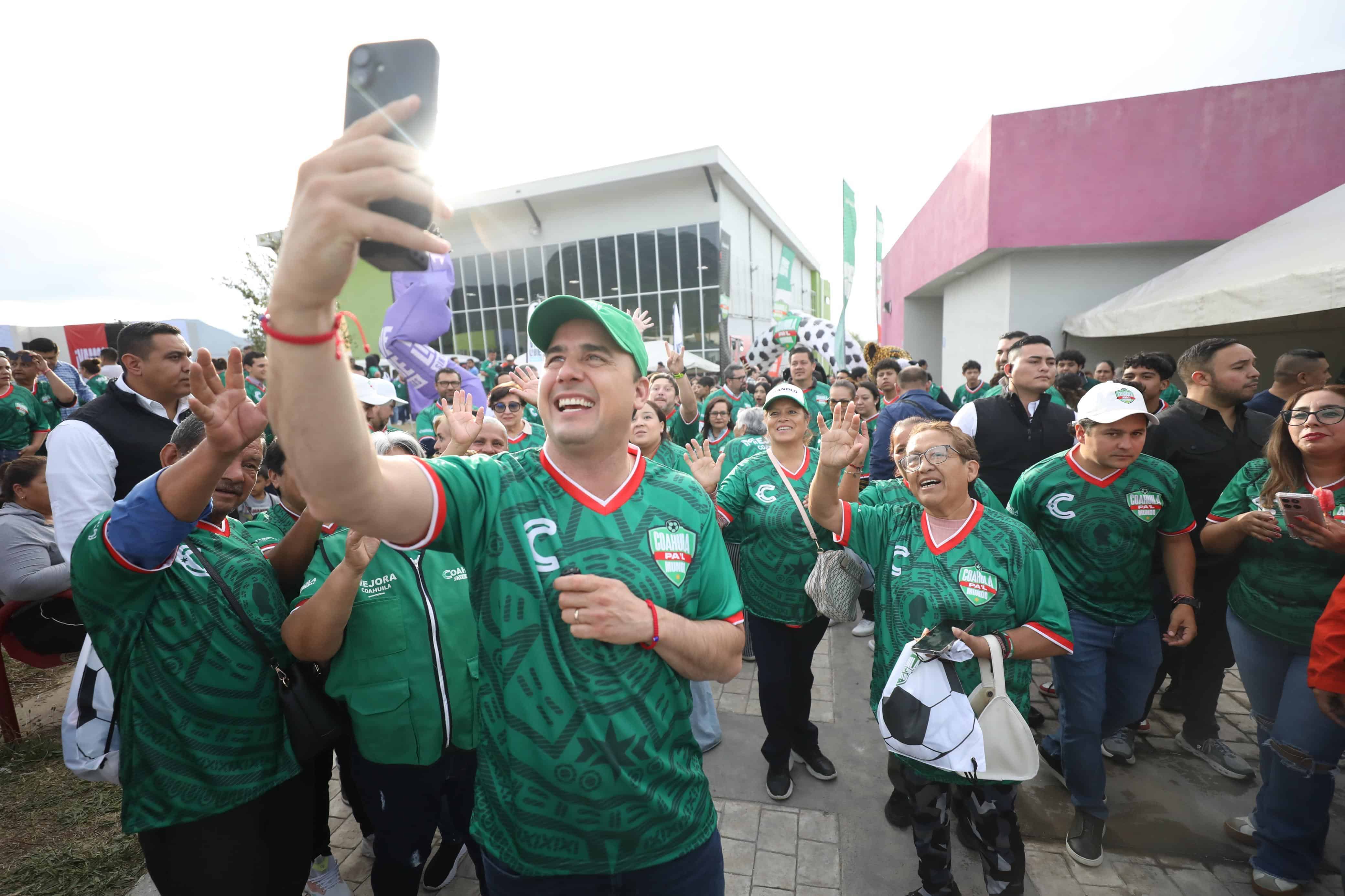 Manolo Jim&eacute;nez Salinas supervisa proyectos en Saltillo y regiones de Coahuila
