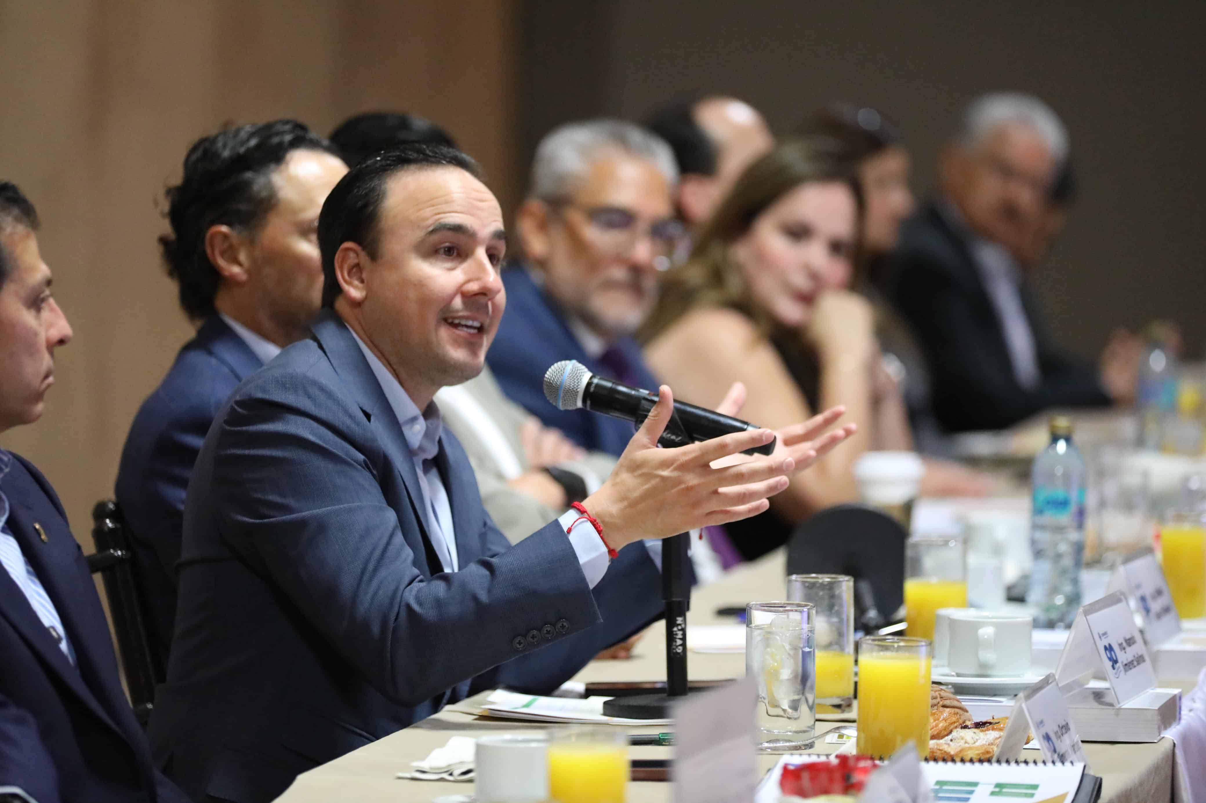 Manolo Jim&eacute;nez Salinas supervisa proyectos en Saltillo y regiones de Coahuila
