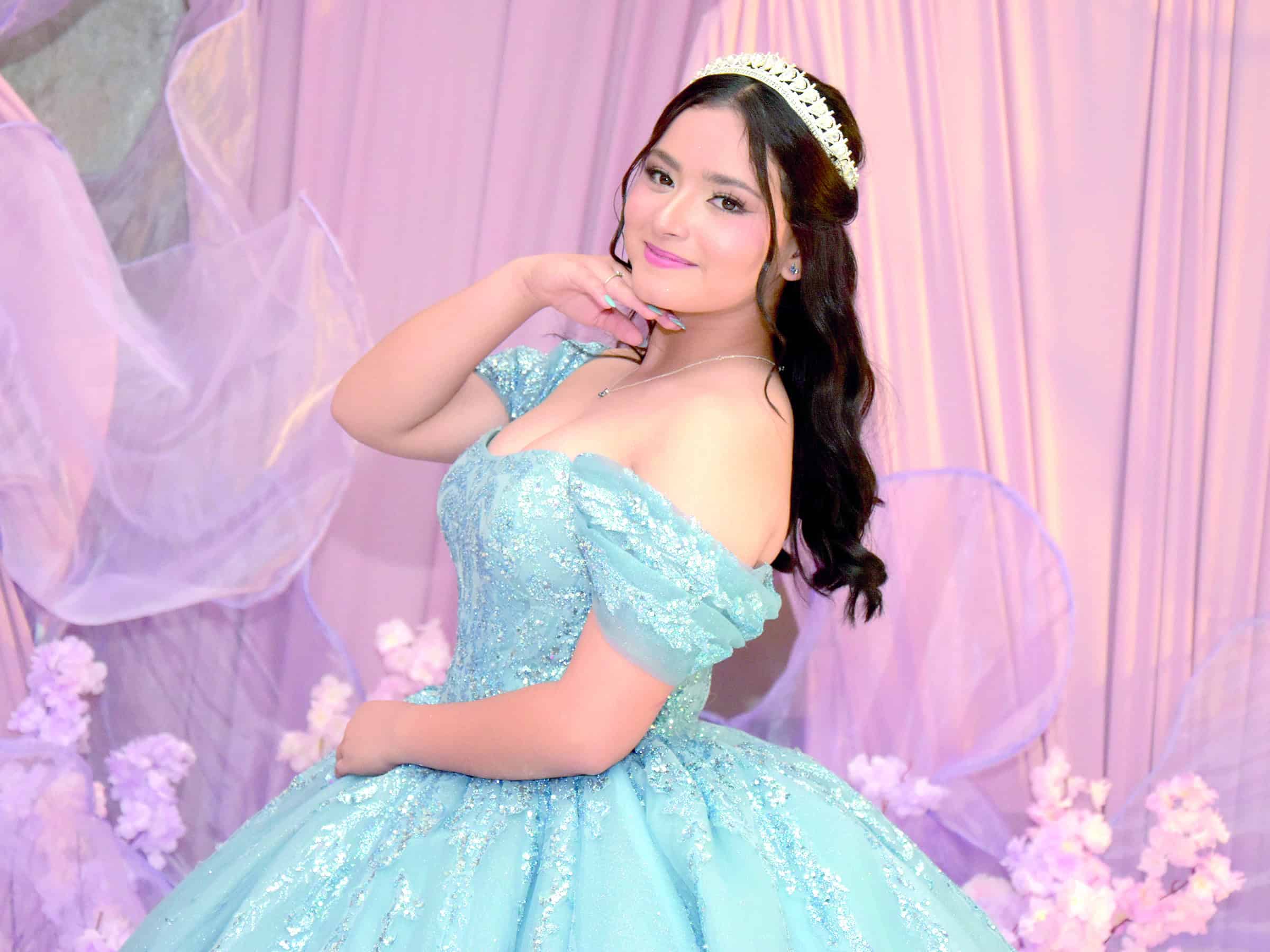Romina Maltos celebra sus XV a&ntilde;os en un elegante sal&oacute;n