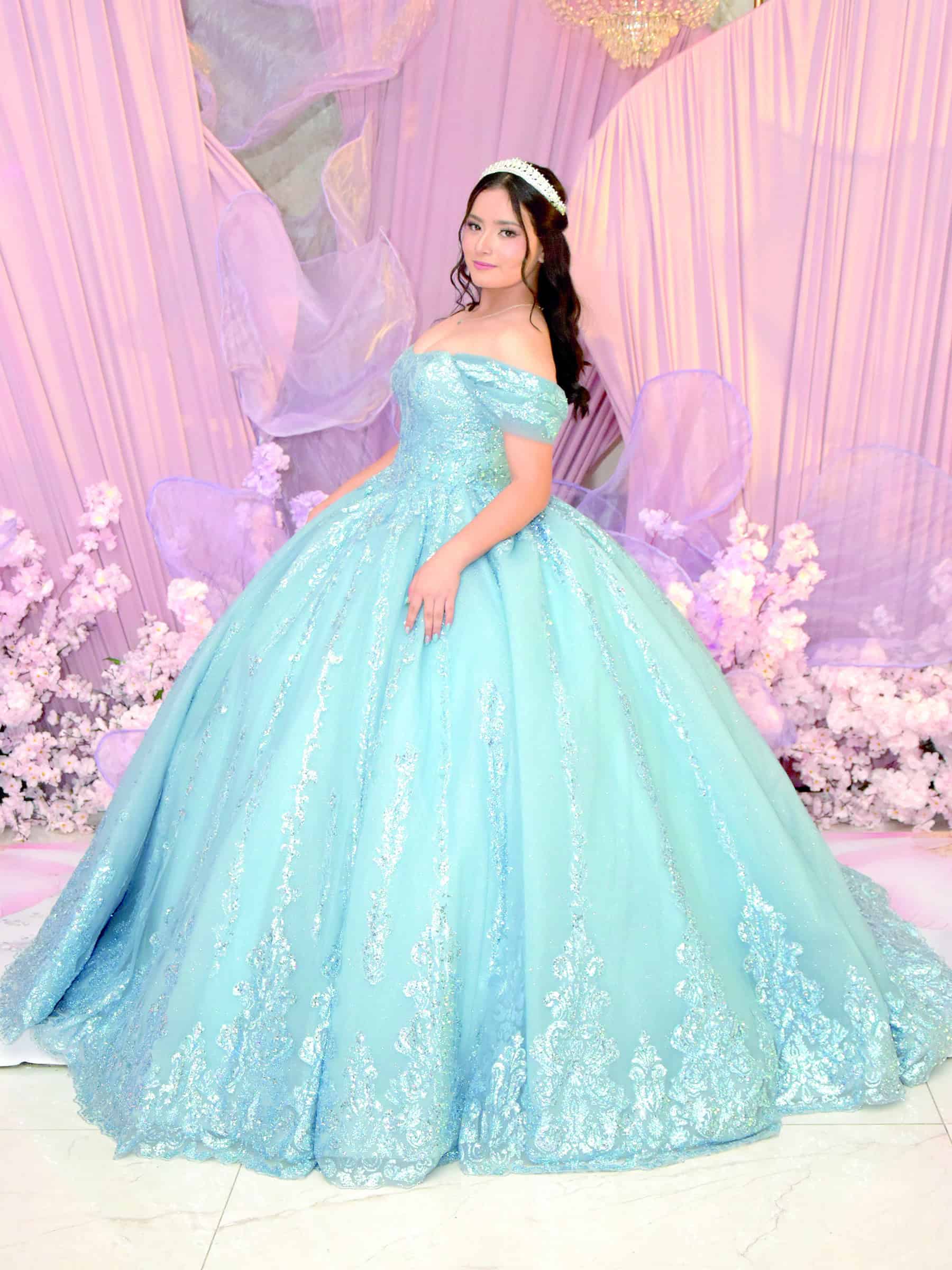 Romina Maltos celebra sus XV a&ntilde;os en un elegante sal&oacute;n