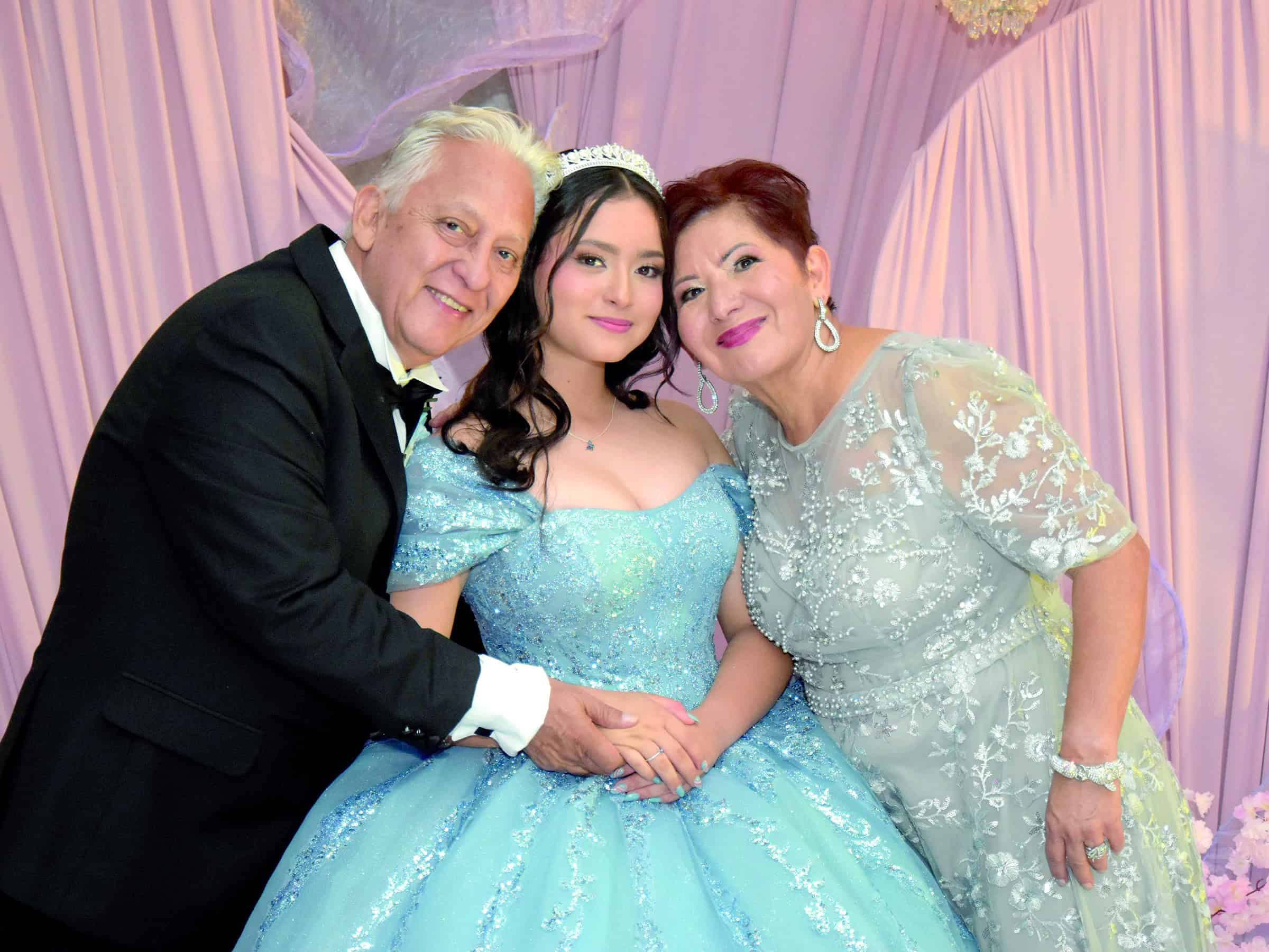 Romina Maltos celebra sus XV a&ntilde;os en un elegante sal&oacute;n