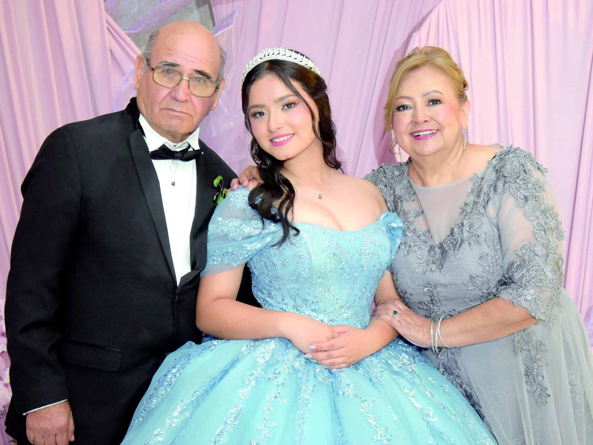 Romina Maltos celebra sus XV a&ntilde;os en un elegante sal&oacute;n