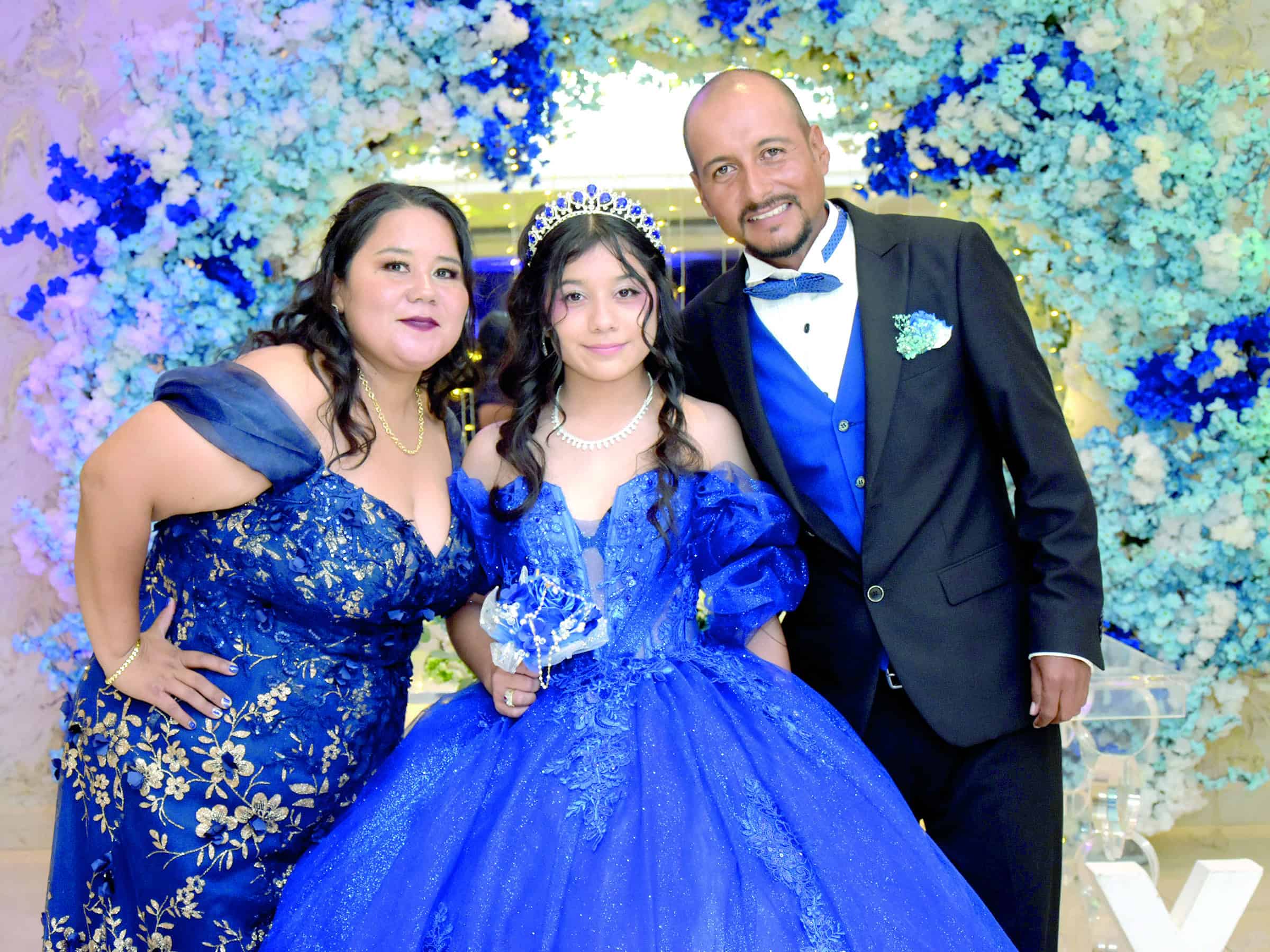 Thaily Garc&iacute;a celebra sus XV a&ntilde;os con misa y fiesta