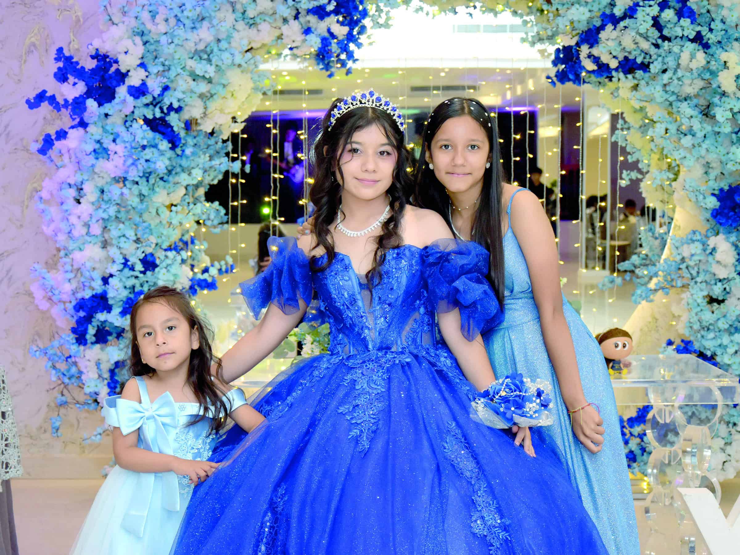 Thaily Garc&iacute;a celebra sus XV a&ntilde;os con misa y fiesta