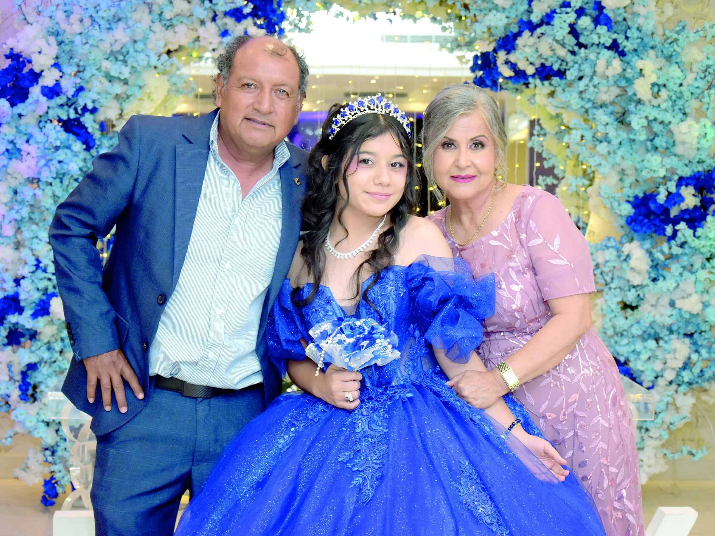 Thaily Garc&iacute;a celebra sus XV a&ntilde;os con misa y fiesta