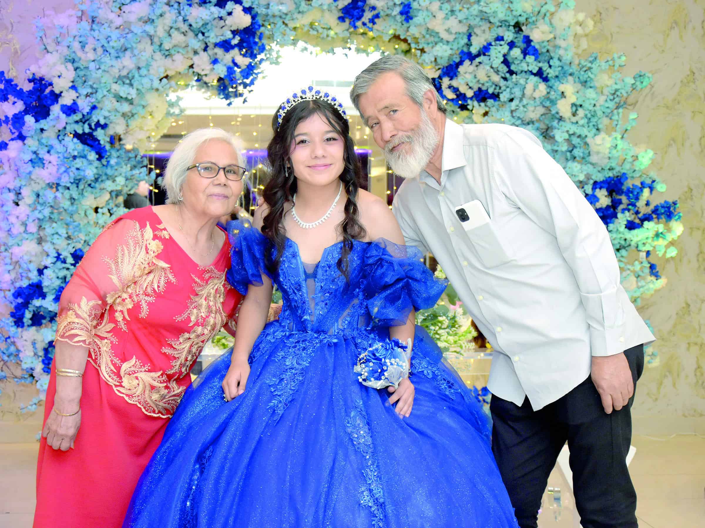 Thaily Garc&iacute;a celebra sus XV a&ntilde;os con misa y fiesta