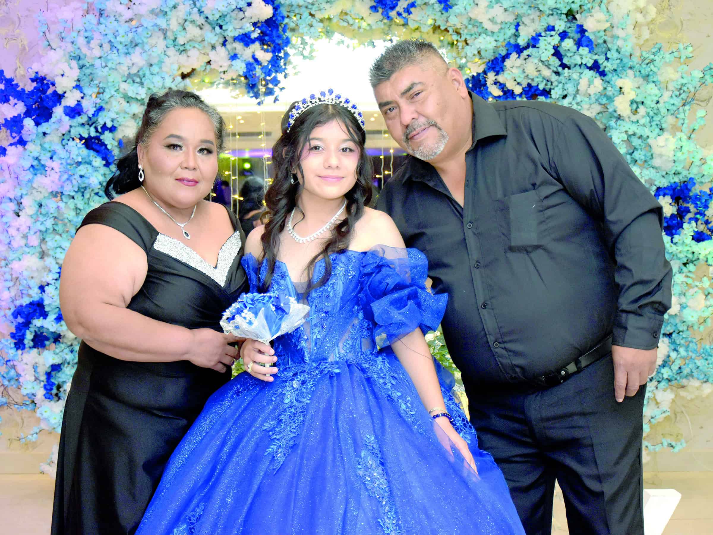 Thaily Garc&iacute;a celebra sus XV a&ntilde;os con misa y fiesta