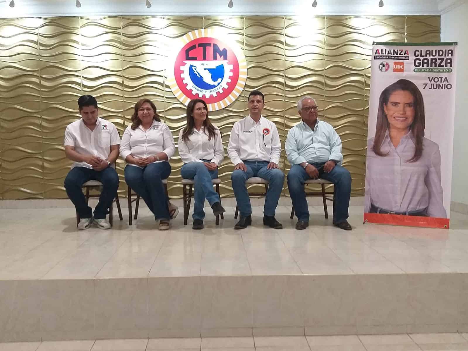 Claudia Garza se re&uacute;ne con trabajadores sindicalizados en San Juan de Sabinas