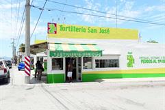 Jaquelin denuncia malos olores y drenaje en Chinameca