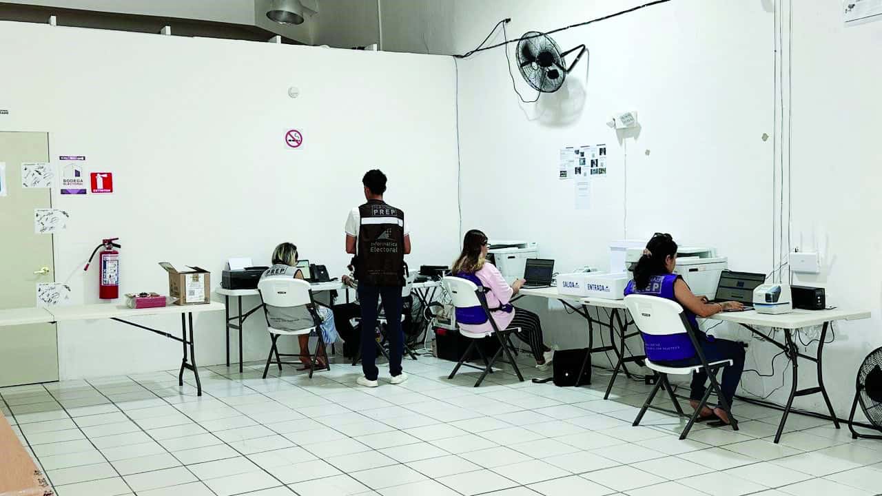 Ra&uacute;l Mart&iacute;nez Lucio supervisa simulacro del PREP en Coahuila