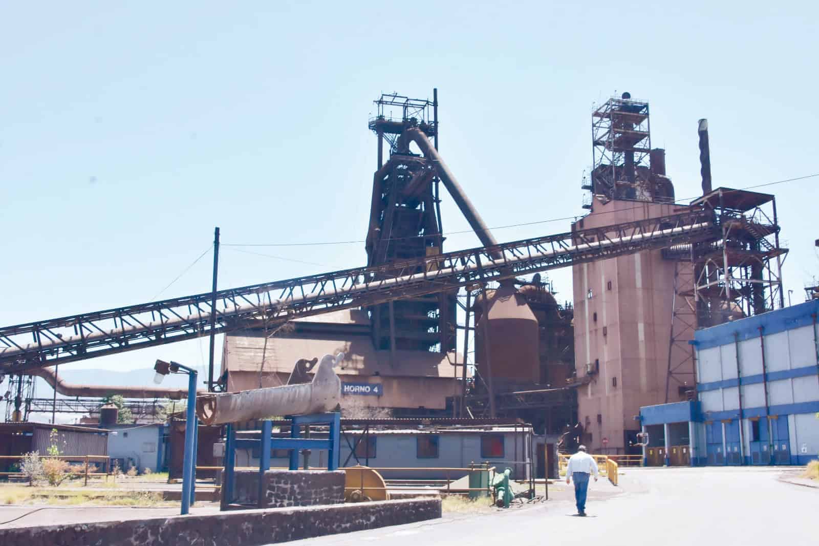 AHMSA autoriza retiro de computadoras: trabajadores se oponen