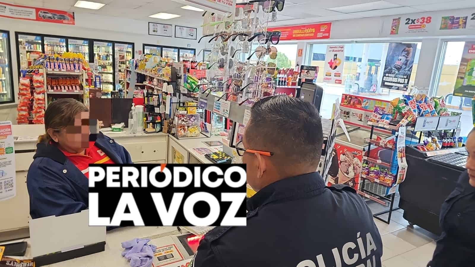 Amaga a empleada y se roba cerveza de tienda
