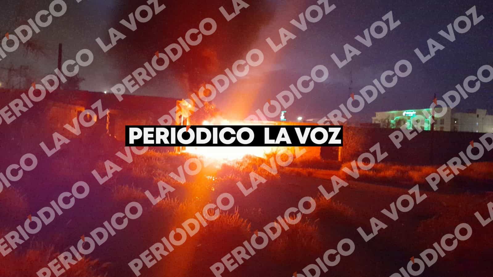 Cuerpo de Bomberos de Monclova sofoca incendio en tapia abandonada