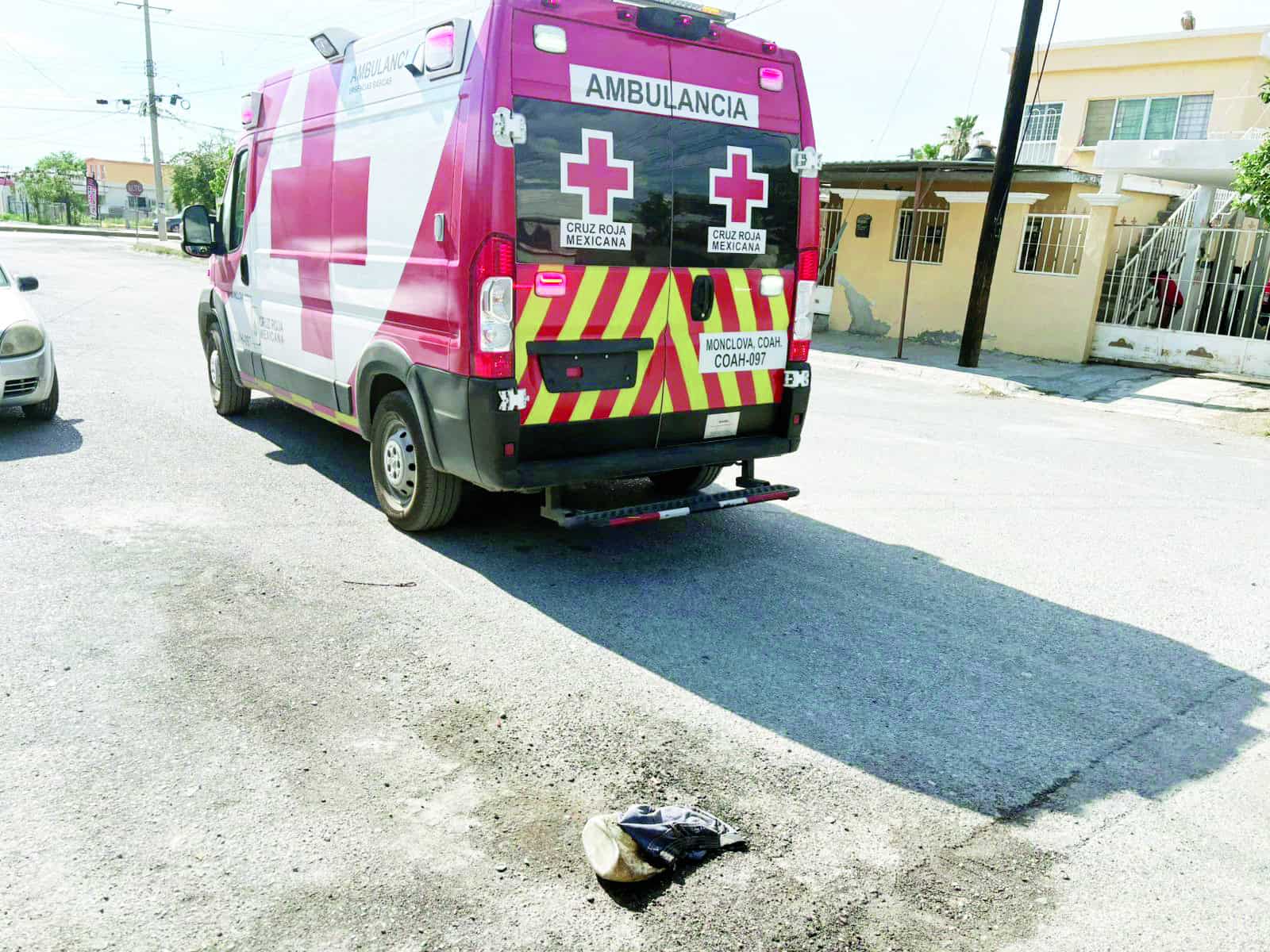 Quema camioneta con bomba molotov