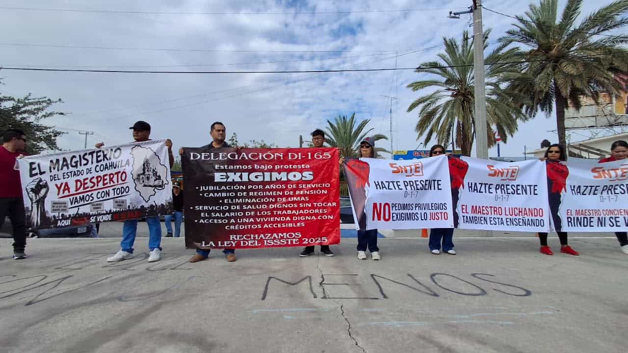 M&aacute;s de 500 docentes participan en el Paro Nacional de Maestros en Monclova