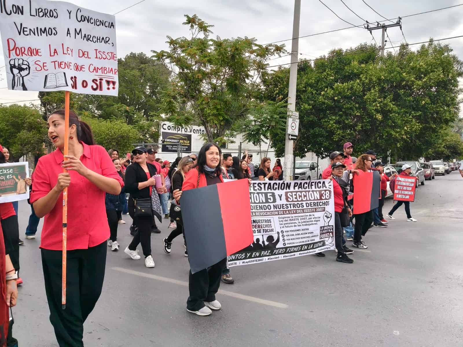 Maestros de Saltillo se suman a paro nacional