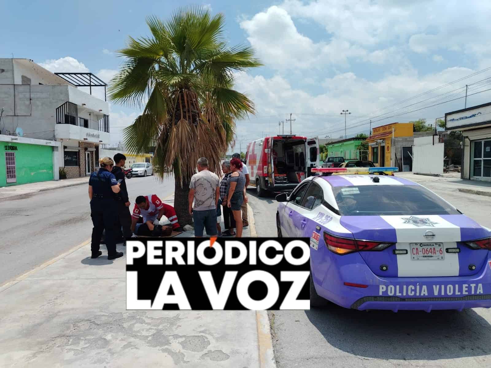 Mujer pierde el control de su motocicleta y sufre grave accidente