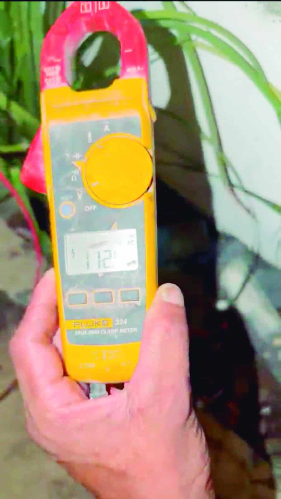 Ni&ntilde;a se electrocuta En quinta