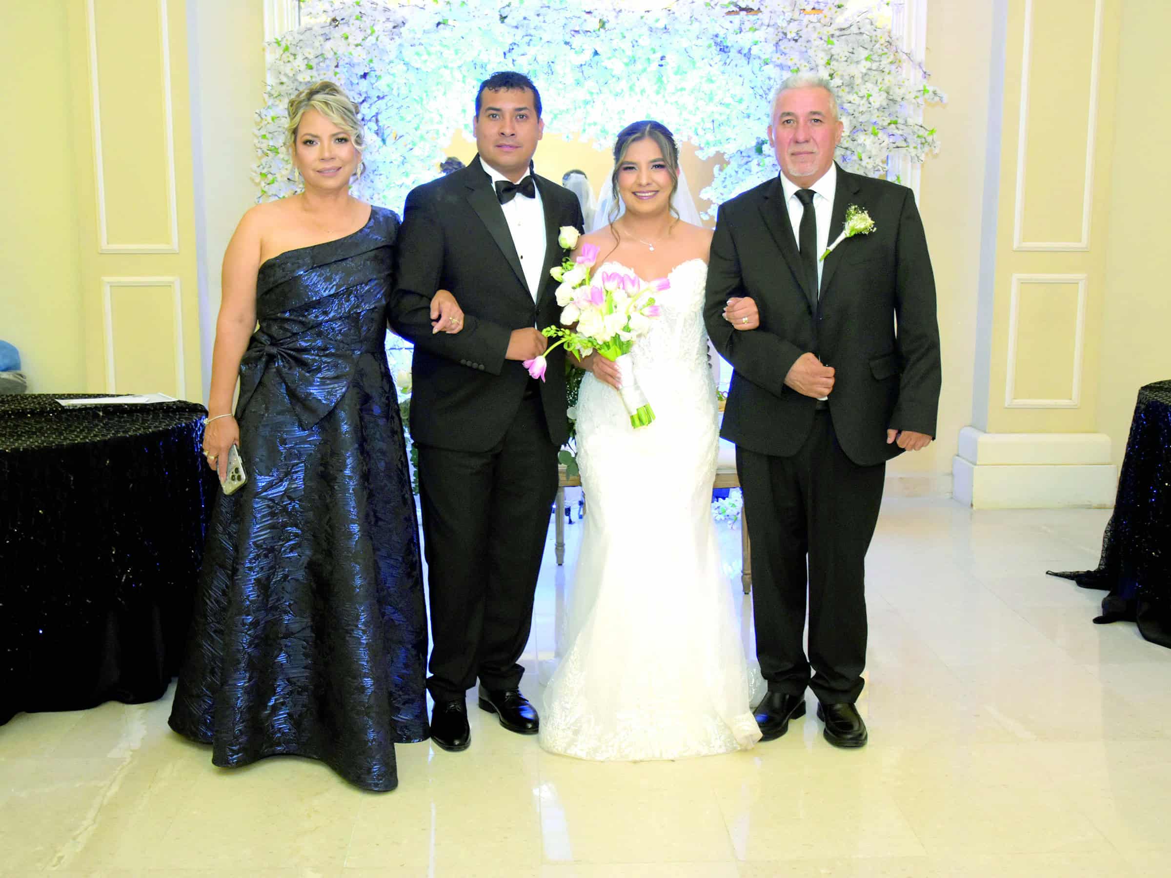 Emotiva boda de Karla Moreno y Andr&eacute;s Guerrero en Coahuila