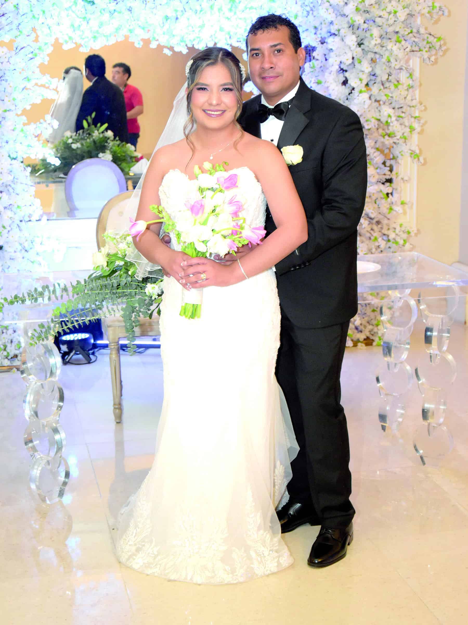 Emotiva boda de Karla Moreno y Andr&eacute;s Guerrero en Coahuila