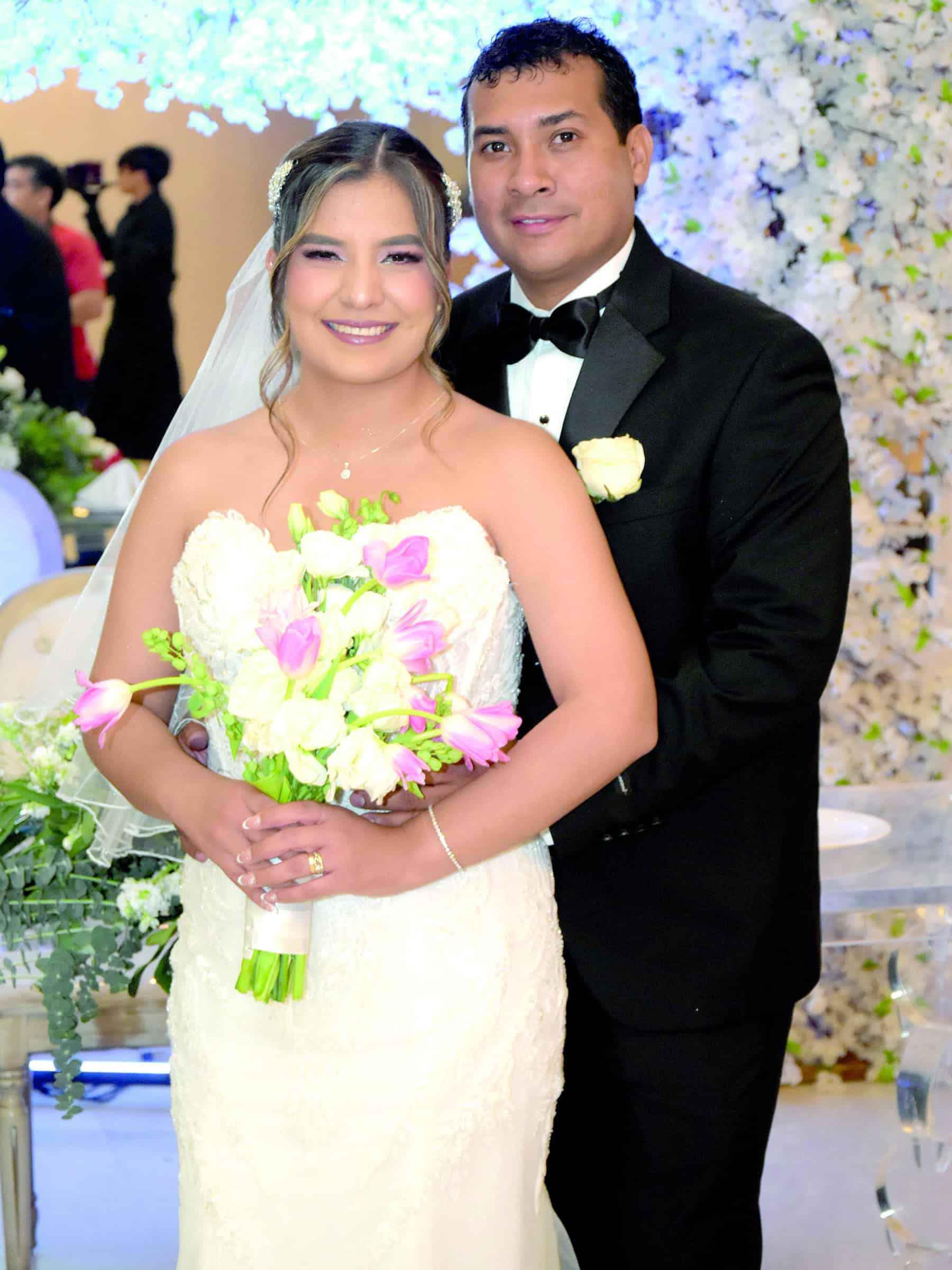 Emotiva boda de Karla Moreno y Andr&eacute;s Guerrero en Coahuila