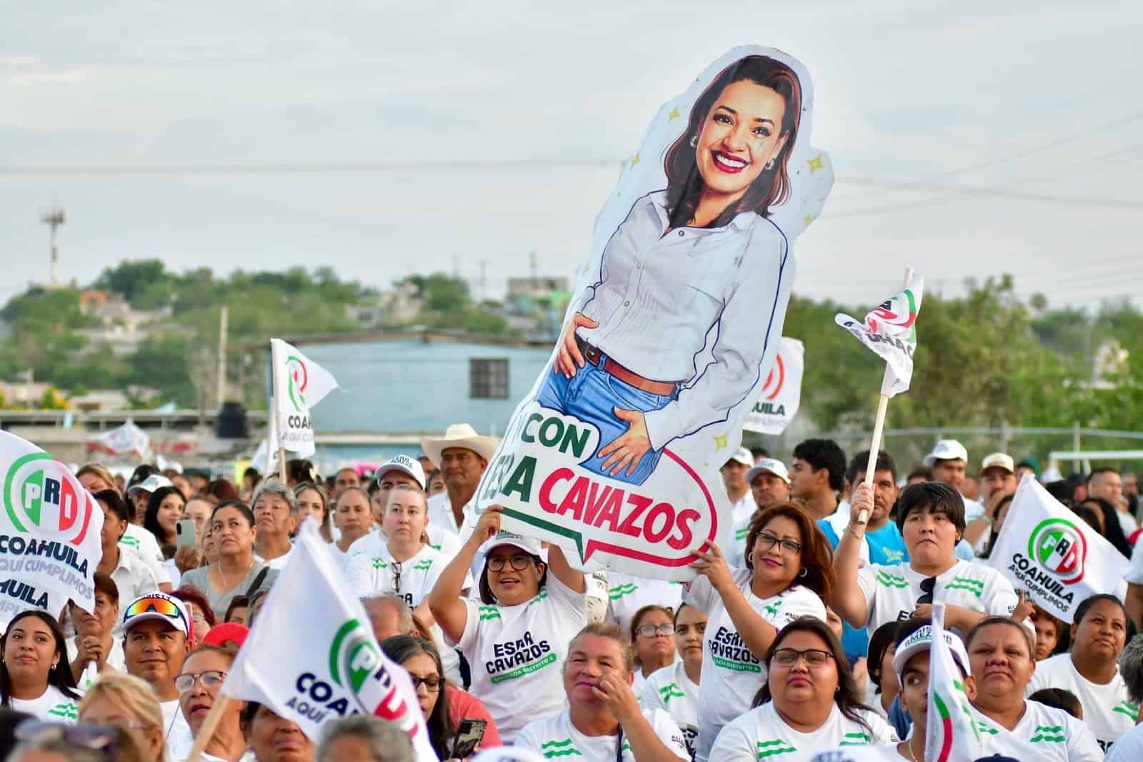 Esra Cavazos y Cristina Amezcua cierran campa&ntilde;a en Monclova con gran apoyo