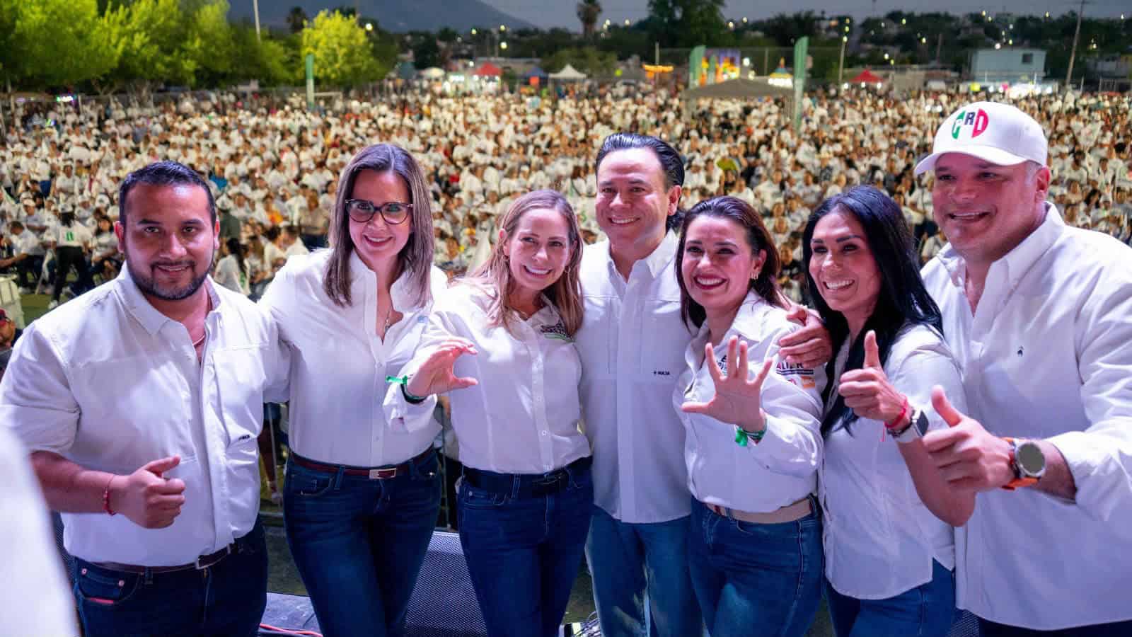 Esra Cavazos y Cristina Amezcua cierran campa&ntilde;a en Monclova con gran apoyo