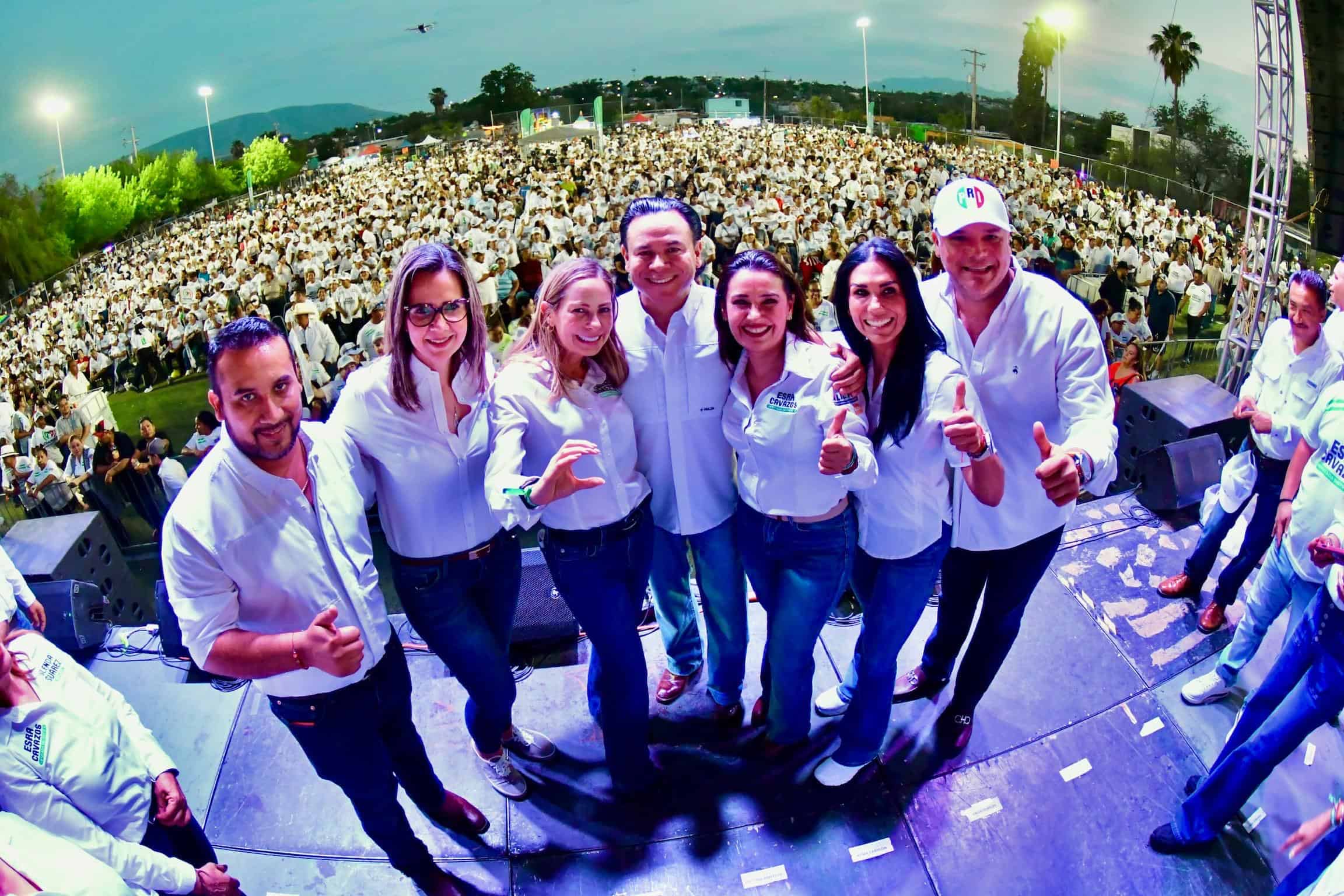Esra Cavazos y Cristina Amezcua cierran campa&ntilde;a en Monclova con gran apoyo