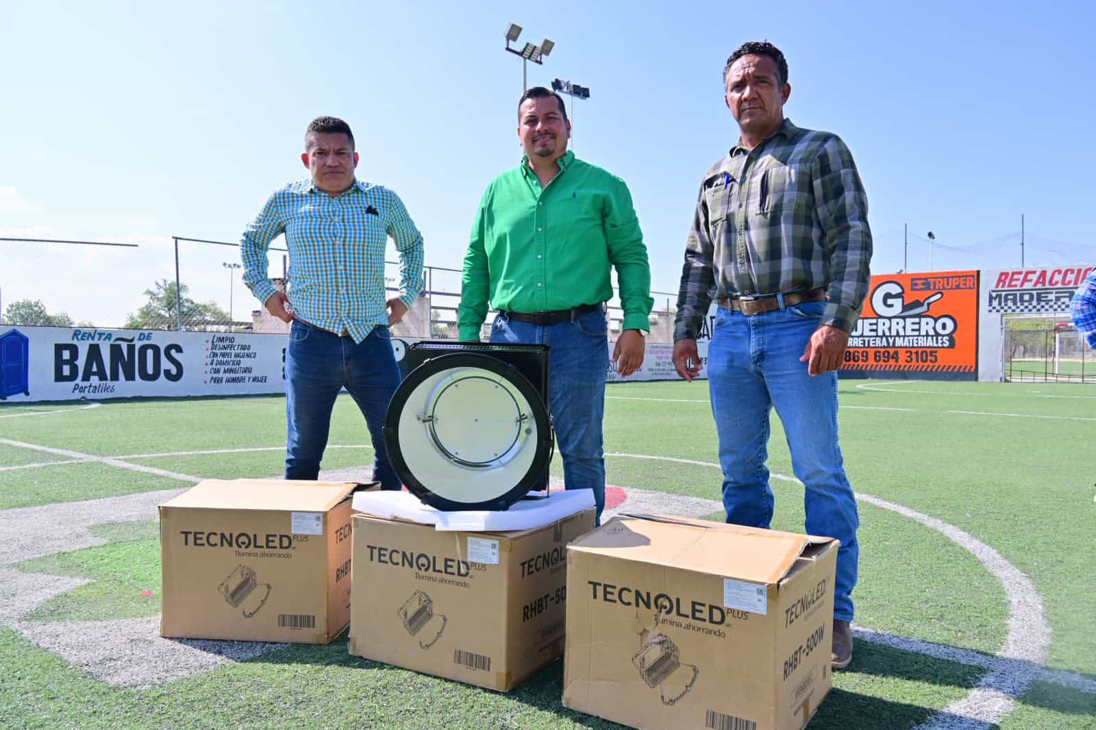 Javier Flores Rodr&iacute;guez supervisa avances en iluminaci&oacute;n de Unidad Deportiva