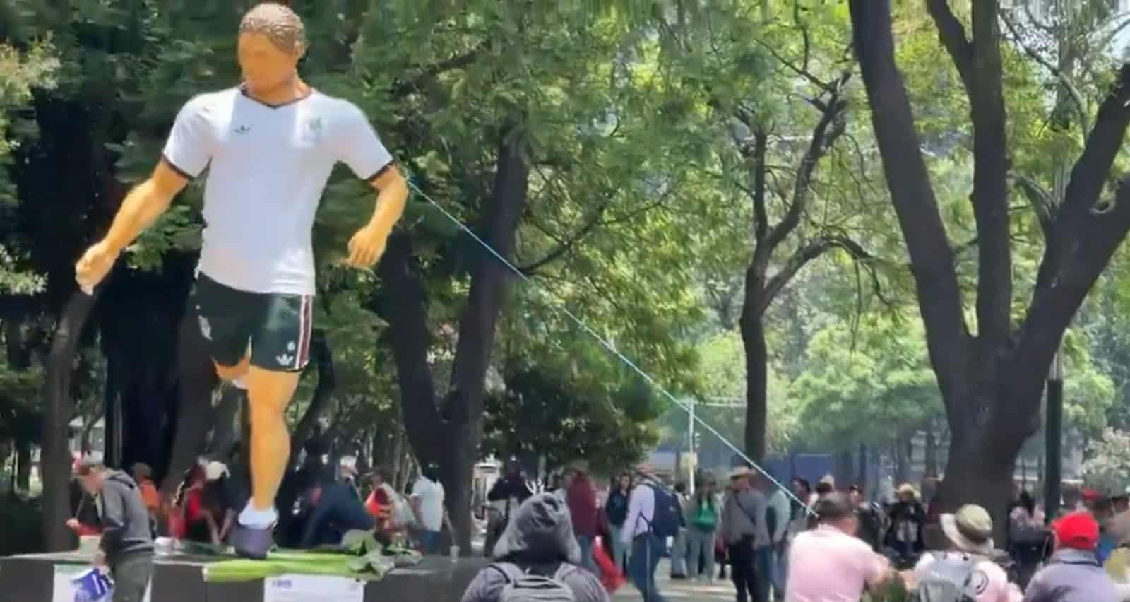 Protestas de la CNTE vandalizan esculturas en Reforma
