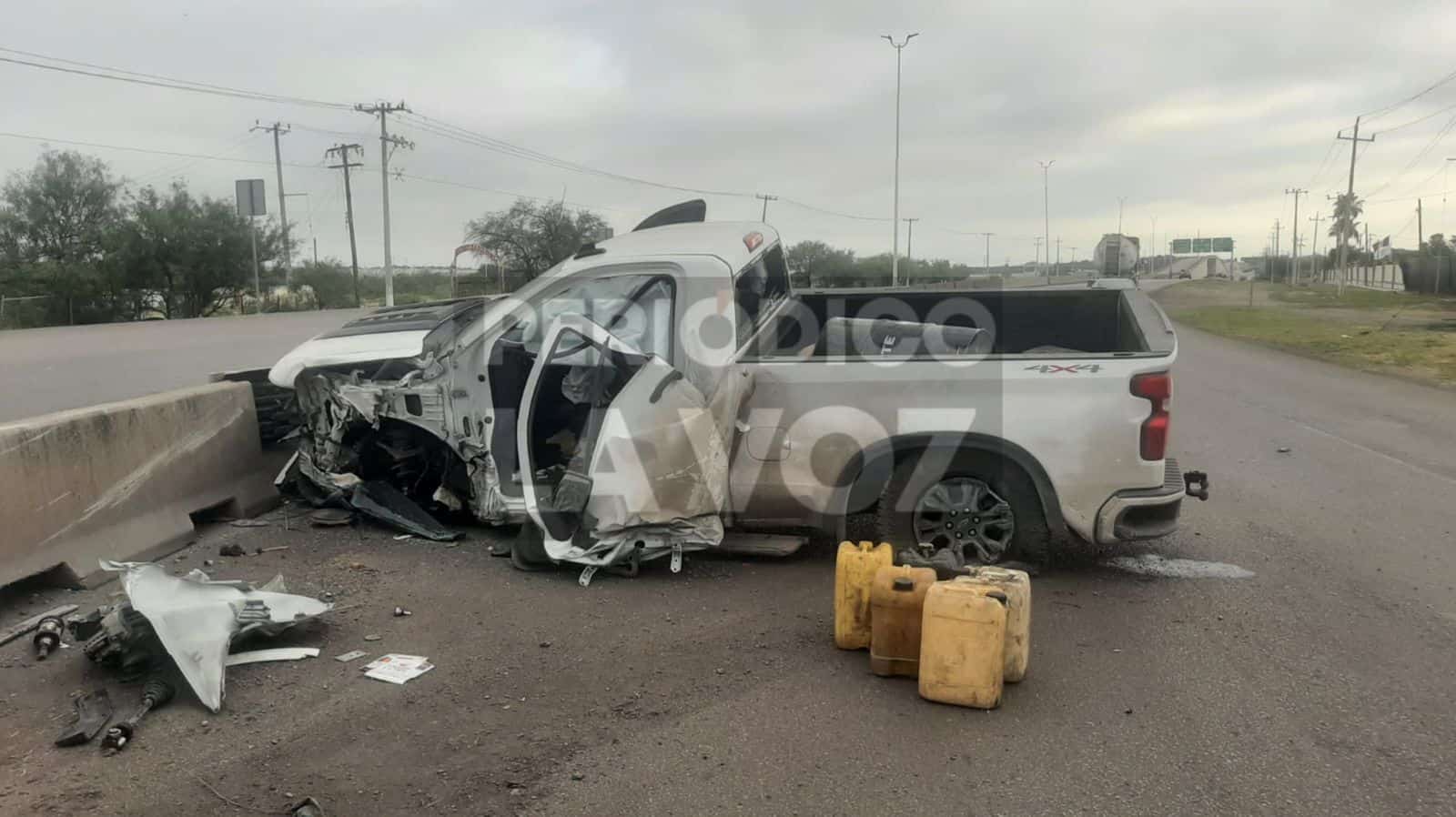 Volcadura en carretera federal 57 deja un lesionado y cuantiosos da&ntilde;os materiales