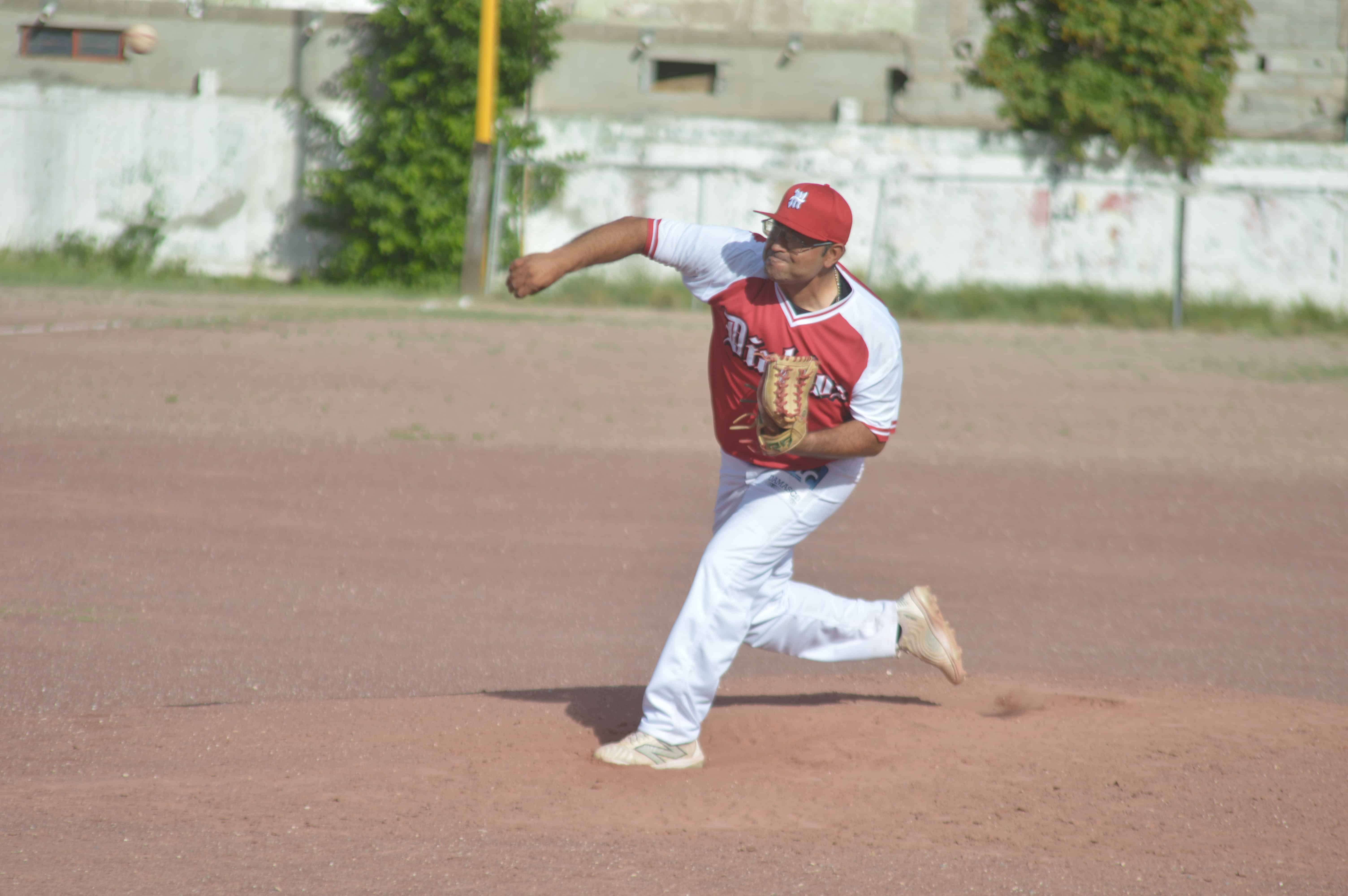 D-backs y Diablos se enfrentan en la final de béisbol: apoyo a Jaime Núñez