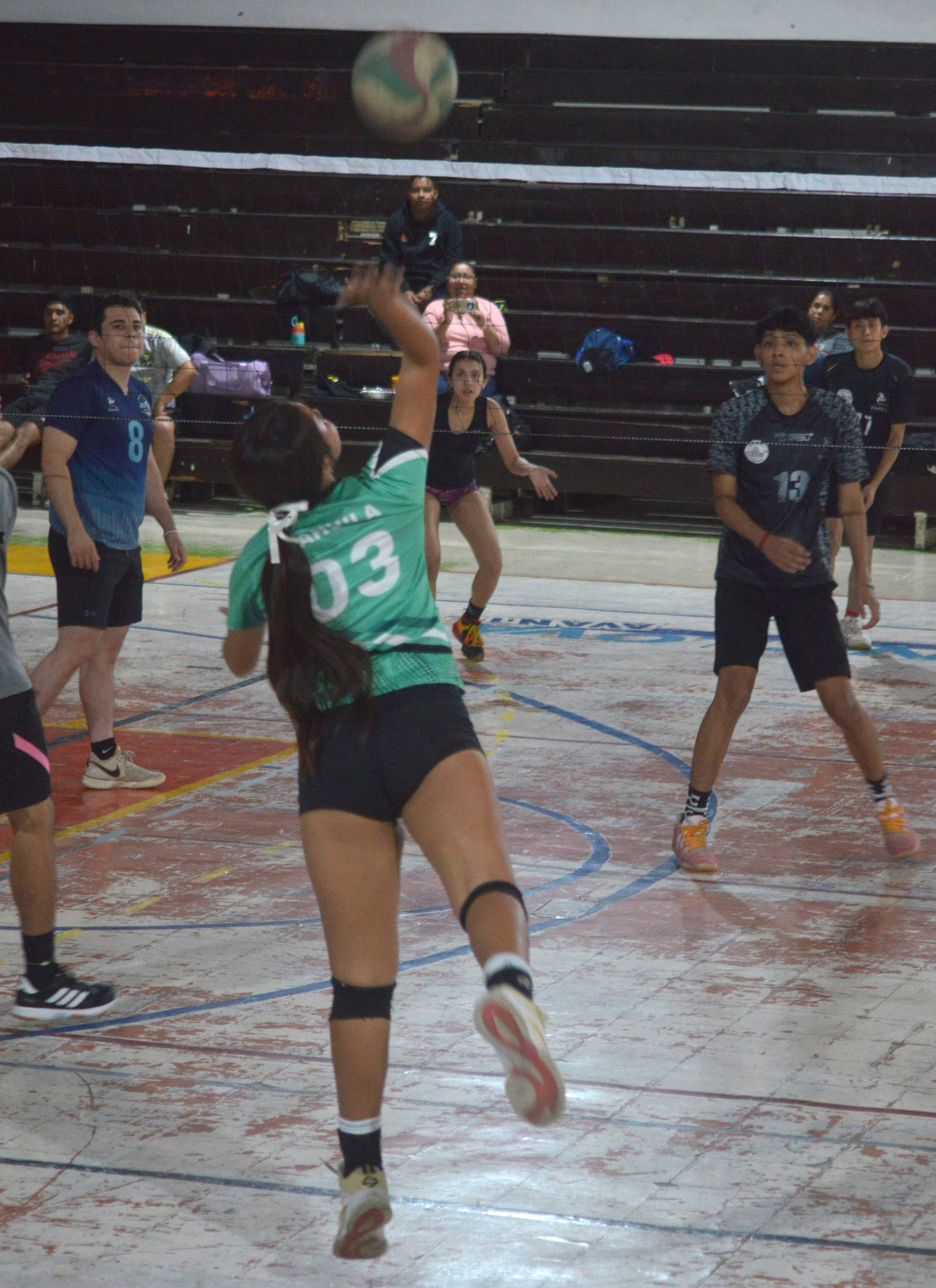 Olimpo logra remontada y vence a F&eacute;nix en voleibol: Liga Rangelitos