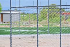 Javier Flores Rodríguez supervisa avance de canchas en San Buenaventura