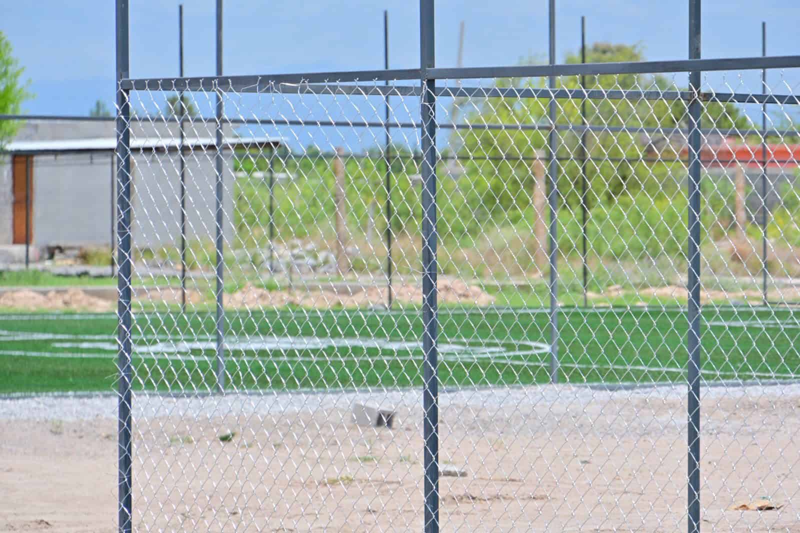 Javier Flores Rodr&iacute;guez supervisa avance de canchas en San Buenaventura