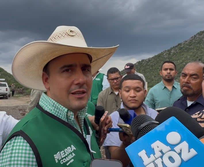 Manolo Jim&eacute;nez supervisa construcci&oacute;n de Pozo Aparicio III en M&uacute;zquiz