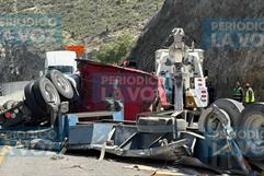 Tráiler presuntamente se queda sin frenos y provoca choque en Los Chorros;